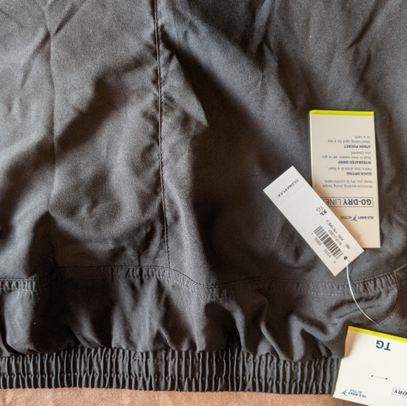 Active black shorts - Picture 3 of 3